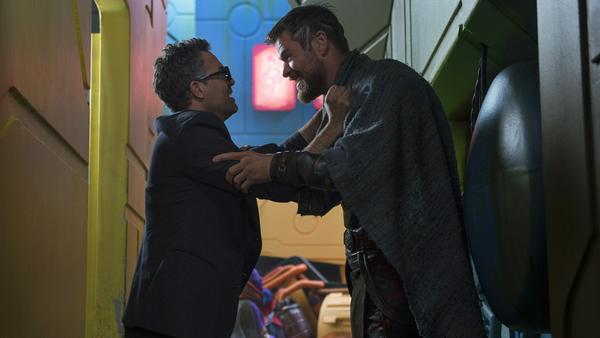 Thor und Bruce Banner (Mark Ruffalo, l.) haben einen Plan