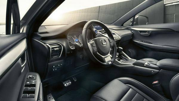Obere Premiumklasse: Interieur des Lexus NX 300h