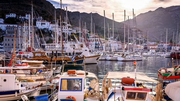 Pittoreske Häfen, tolle Strände - so locken Mykonos und Co. immer mehr Promis an