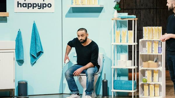 Gründer Oliver Elsoud demonstriert eine Trockenübung mit "HappyPo"