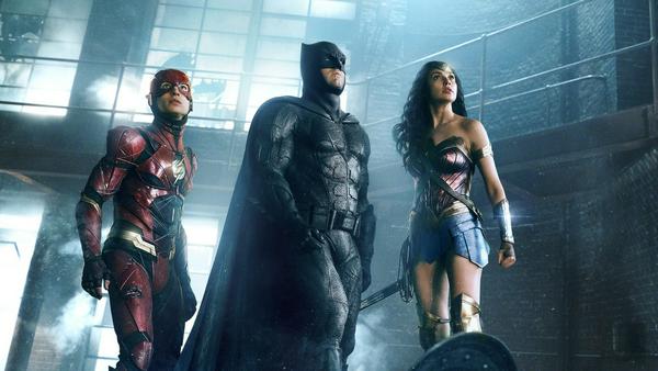 Gemeinsam mit Wonder Woman (Gal Gadot) und The Flash (Ezra Miller) steht für Batman (Ben Affleck) mal die Rettung der Welt auf der To-Do-Liste