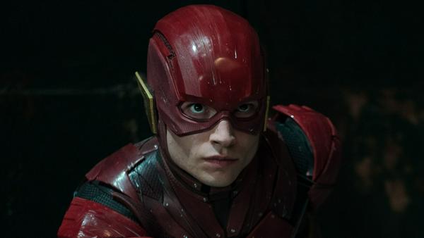 Aktuell ist The Flash als Serien-Held zu sehen, aber auch der "Justice League" gehört der blitzschnelle Recke an