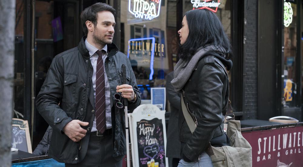 Charlie Cox und Krysten Ritter in "Marvel's The Defenders"