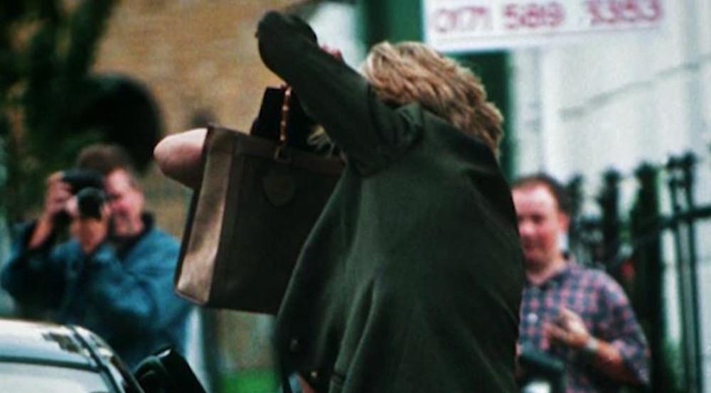 Die Schattenseiten des Ruhms: Diana wehrt sich gegen die Paparazzi