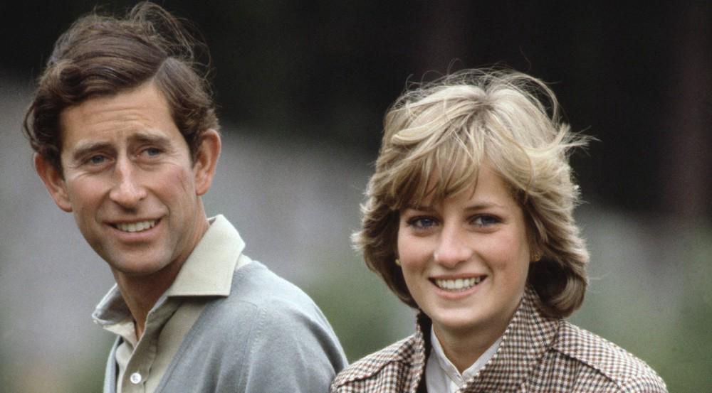 Flitterwochen, August 1981: Prinz Charles und Prinzessin Diana posieren vor der Kamera am Fluss River Dee.