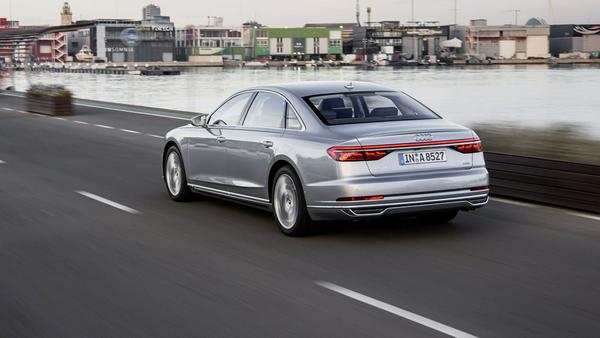 Fahrdynamisch vor den Mitbewerbern von Mercedes und BMW