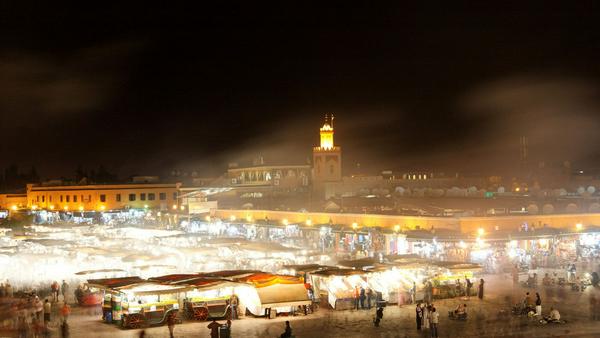 Marktspektakel bei Nacht: Djemaa el Fna