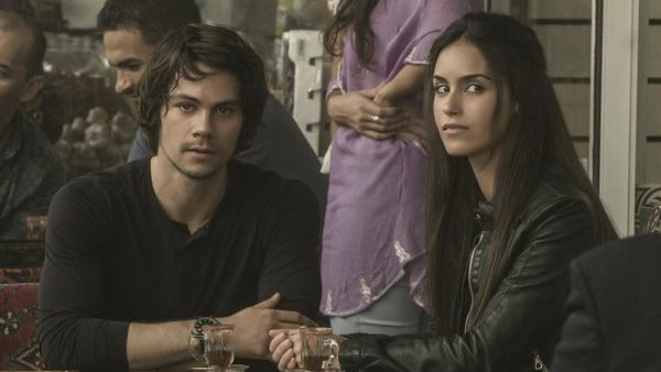 Mitch Rapps (Dylan O'Brien) kann auf die Hilfe der Agentin Annika (Shiva Negar) bauen