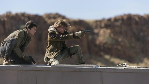 Dylan O'Brian (Thomas) und Thomas Brodie-Sangster (Newt) in "Maze Runner: Die Auserwählten in der Todeszone"