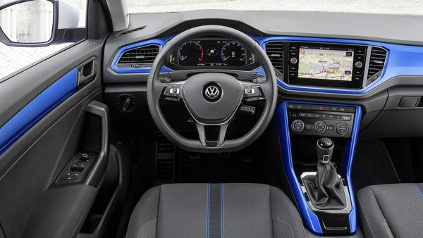 Auch mit der Cockpit-Optik wirbt VW um die jüngere Generation