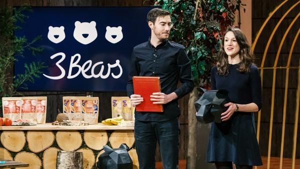 Die Bären-Masken hatten schon mal Augen: Die "guten Gründer" Caroline Steingruber und Tim Nichols