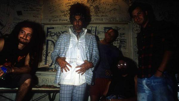 Chuck Mosley (2.v.l.) mit Faith No More 1988 bei einem Konzert in Berlin