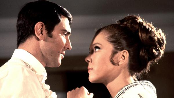 Liebe auf Italienisch: James Bond (George Lazenby) hat nur Auge für Contessa Teresa di Vincenzo (Diana Rigg)