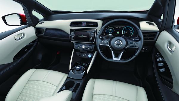 Mit Rechtssteuerung vorgestellt: Leaf-Cockpit