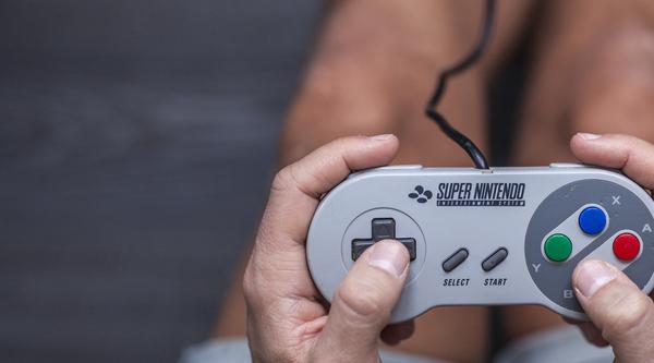 Weckt Kindheitserinnerungen: Ein SNES-Controller