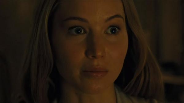 Da macht selbst Jennifer Lawrence große Augen: In "Mother!" gehen seltsame Dinge um sie herum vor