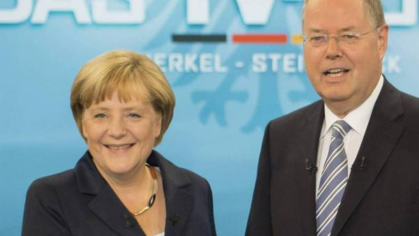 2013 trug Merkel Schwarz-Rot-Gold um den Hals