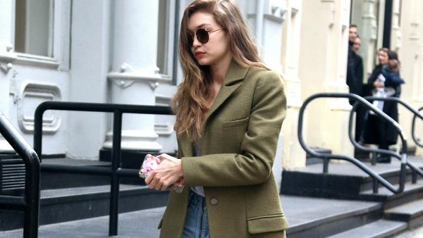 Gigi Hadid macht im Longcoat die Straßen von New York unsicher
