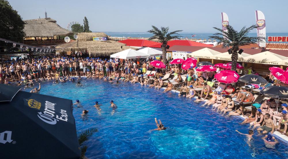 Partyzone Goldstrand! Die Hotelanlagen stehen ihren Pendants auf Mallorca in Nichts nach