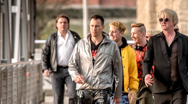 Die "Magical Mystery"-Truppe auf Tour