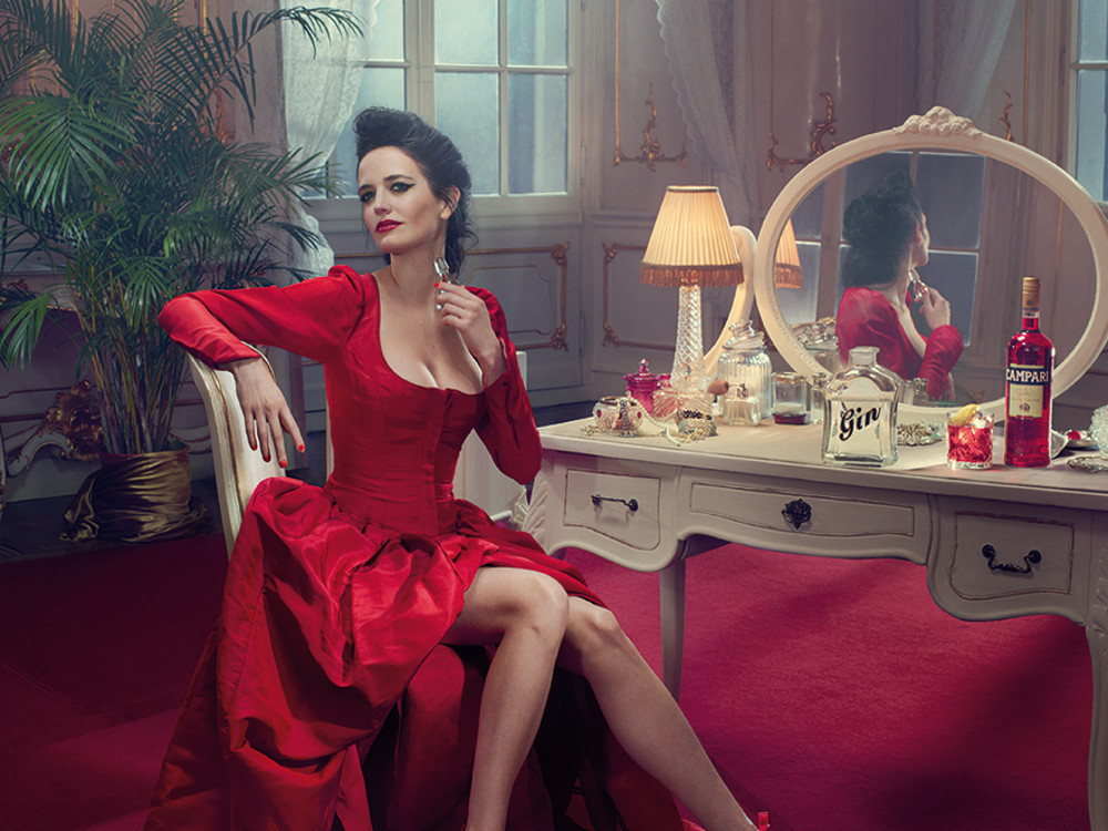 Eva Green verführt im neuen Campari Kalender DELUXE MUSIC