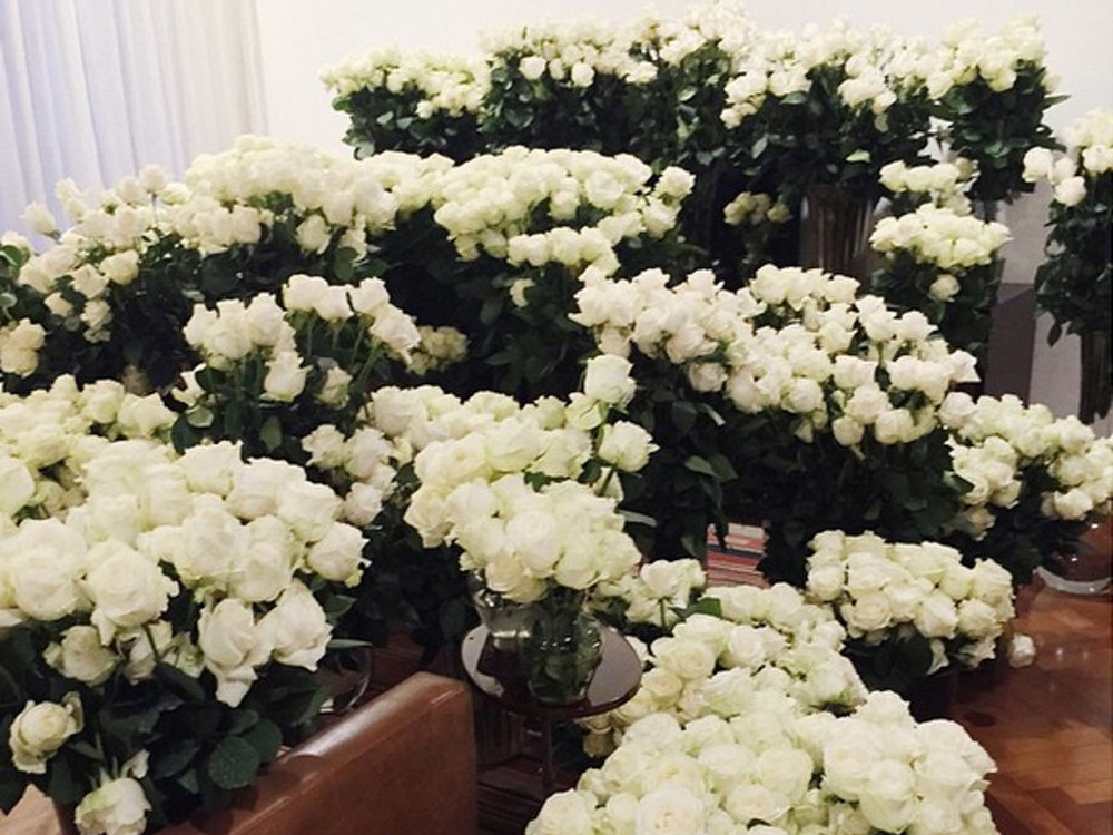 Tausende Rosen für Kim Kardashian So romantisch beschenkte Kanye seine