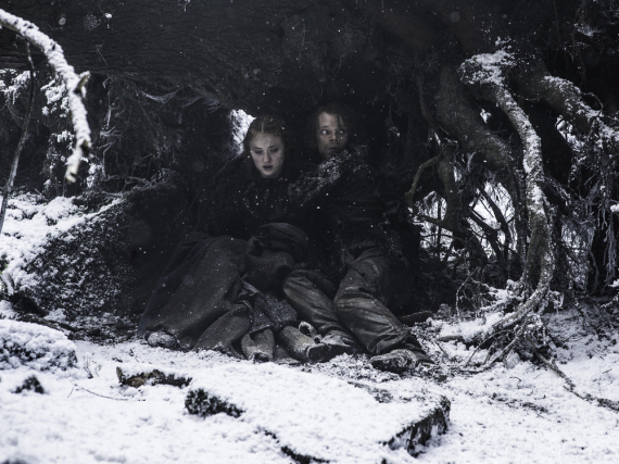 Sansa Stark (Sophie Turner) und Theon Graufreud (Alfie Allen) in Staffel sechs von