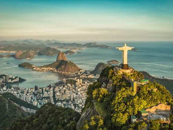 Die weltberühmte Christusstatue wacht über Rio und den