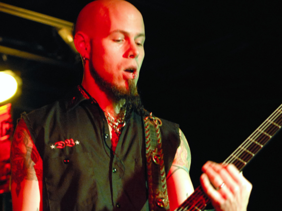 C.J. Pierce von Drowning Pool sucht derzeit den