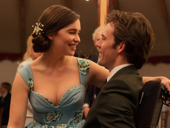 Emilia Clarke als Lou and Sam Claflin als Will Traynor in