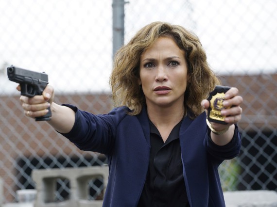 Jennifer Lopez als Detective Harlee Santos in