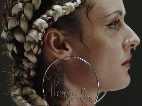 Jennifer Weist setzt sich im Song