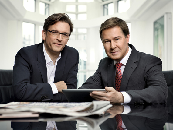 Ulrich Meyer (r.) übergibt sein