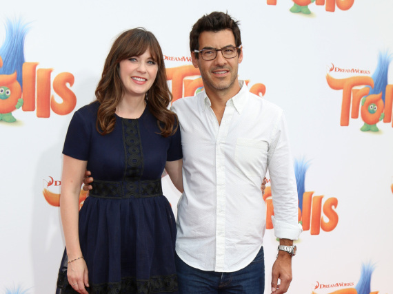 Zooey Deschanel mit ihrem Ehemann Jacob Pechenik bei der Premiere von
